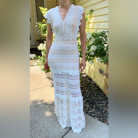 Nightcap by Carisa Rene Antoinette cream/nude lace overlay V-neck maxi dress, 1 - Picture 2 of 14